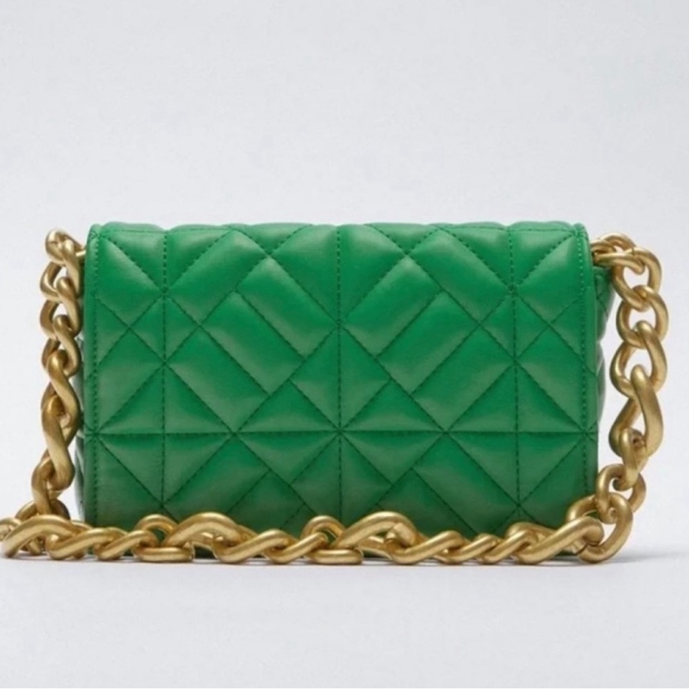 Kelly Green Quilted Shoulder Bag With Gold Chain